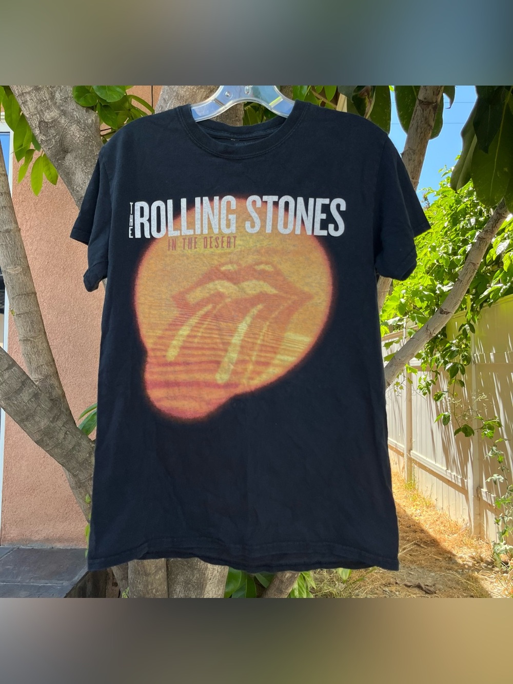 ThisThe Rolling Stones 2016  "In the Desert Graphic Band T-Shirt